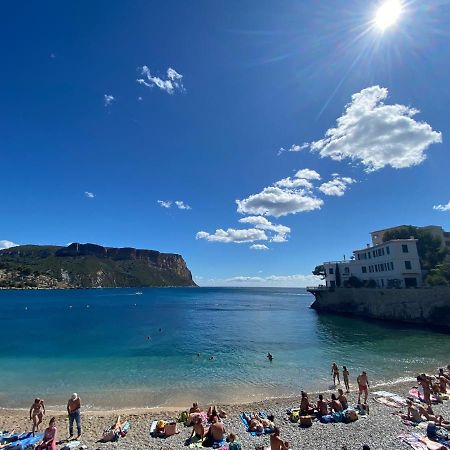 AU BORD DE L'EAU Studio climatisé avec Terrasse et vue mer à 40m de la plage Cassis Extérieur photo