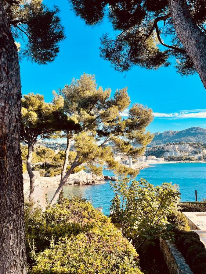 AU BORD DE L'EAU Studio climatisé avec Terrasse et vue mer à 40m de la plage Cassis Extérieur photo