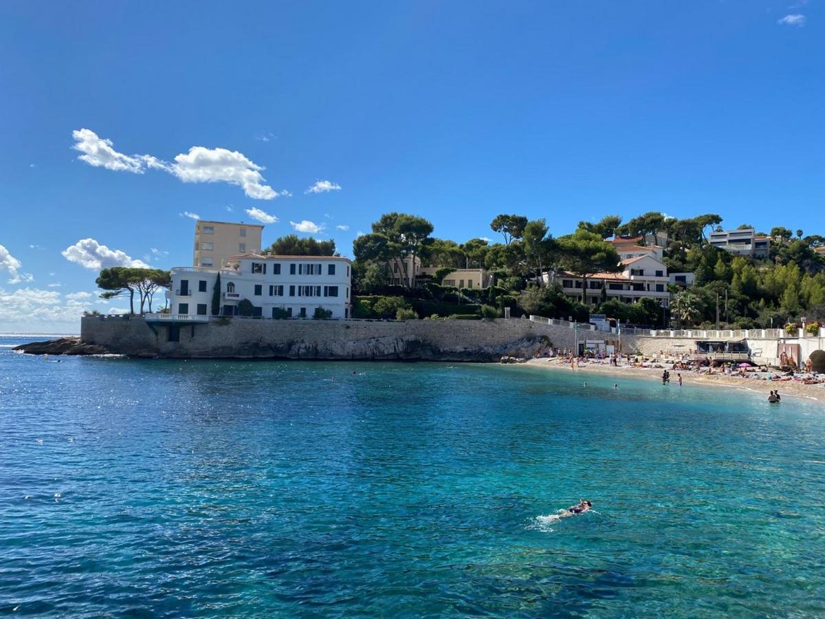AU BORD DE L'EAU Studio climatisé avec Terrasse et vue mer à 40m de la plage Cassis Extérieur photo